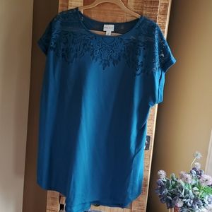 NWOT Ava & Viv tunic top w/ lace
